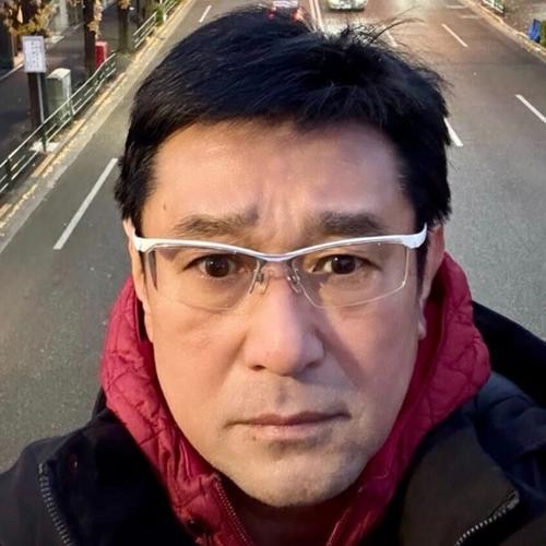 新田純一、一周忌を迎えた八代亜紀さん思い「感謝の言葉を叫び涙が止まらなかった」
