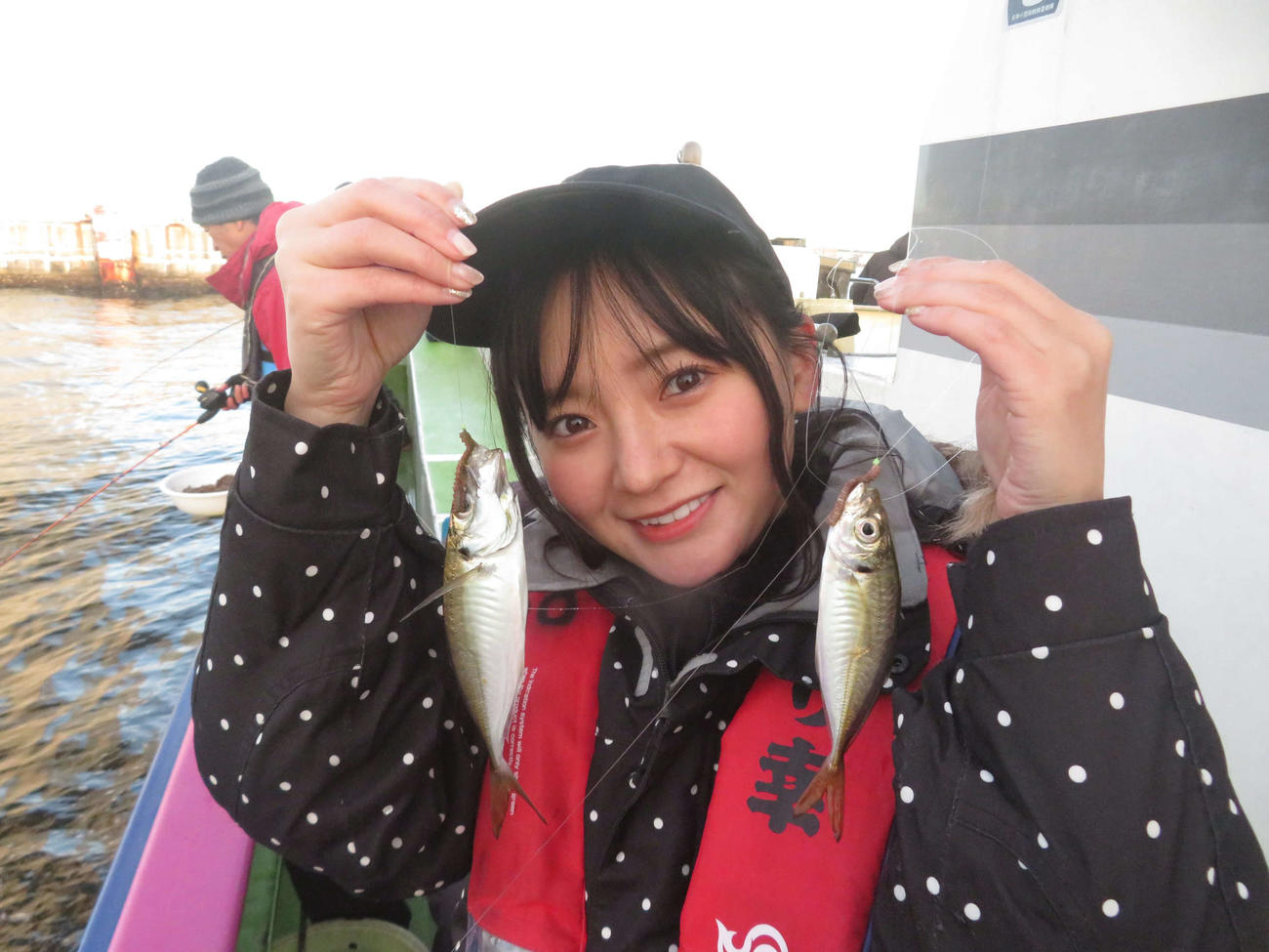 初めての船宿予約から初めてアジ釣りに挑んだT西永彩奈。初アジはダブル!!＝2023年1月8日
