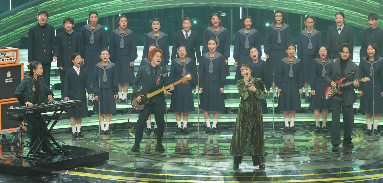 紅白歌合戦】緑黄色社会はNHK合唱コンクール課題曲を中学生と「心