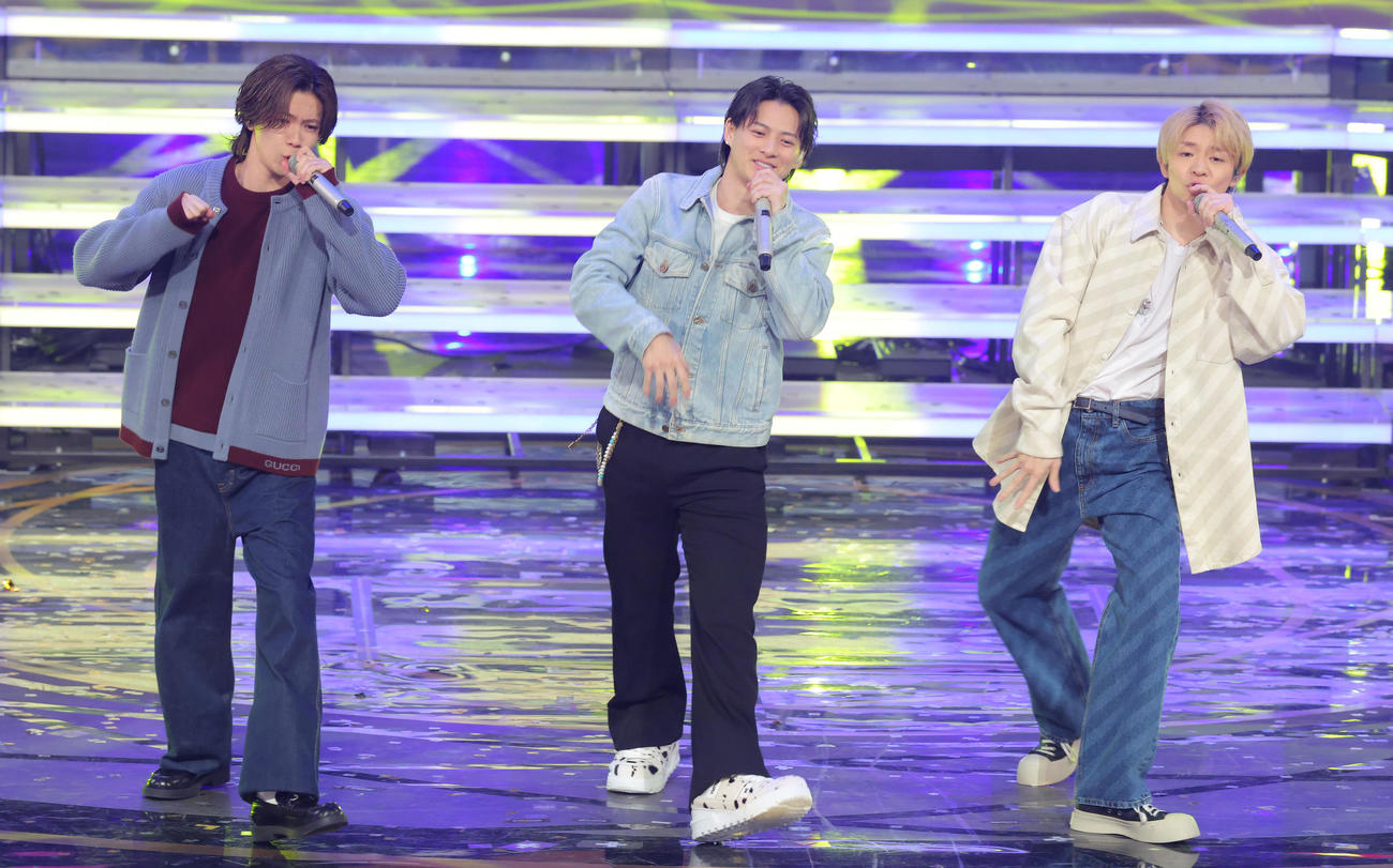 企画でパフォーマンスするNumber＿i（撮影・河田真司）