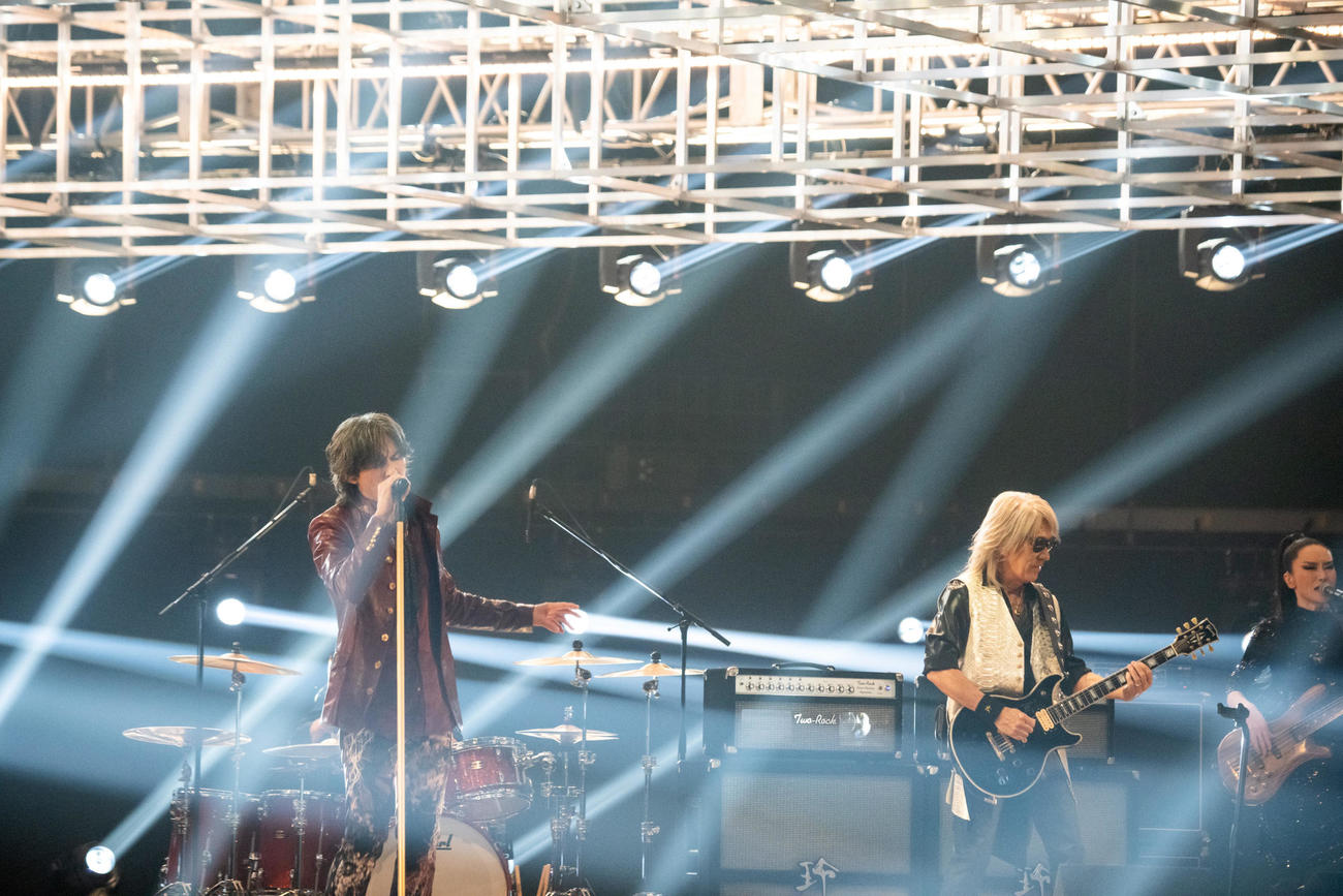 パフォーマンスするB’z