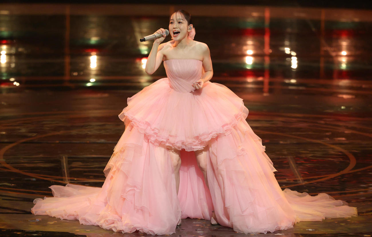 熱唱する西野カナ（撮影・河田真司）