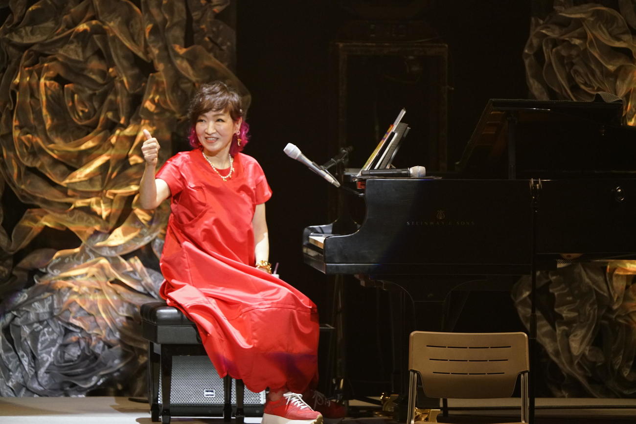 全国ツアー「清水ミチコ万博～ひとりPARADE～」を行った清水ミチコ