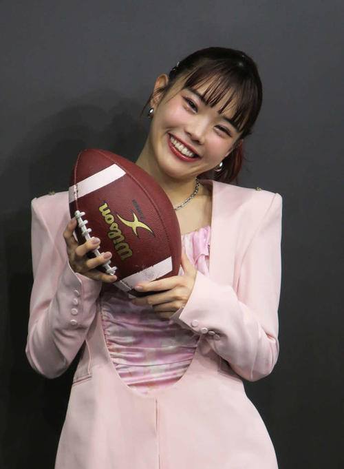 アイナ・ジ・エンドが「ライスボウル」ハーフタイムショーで「ブチ上がるナンバー」6曲メドレー
