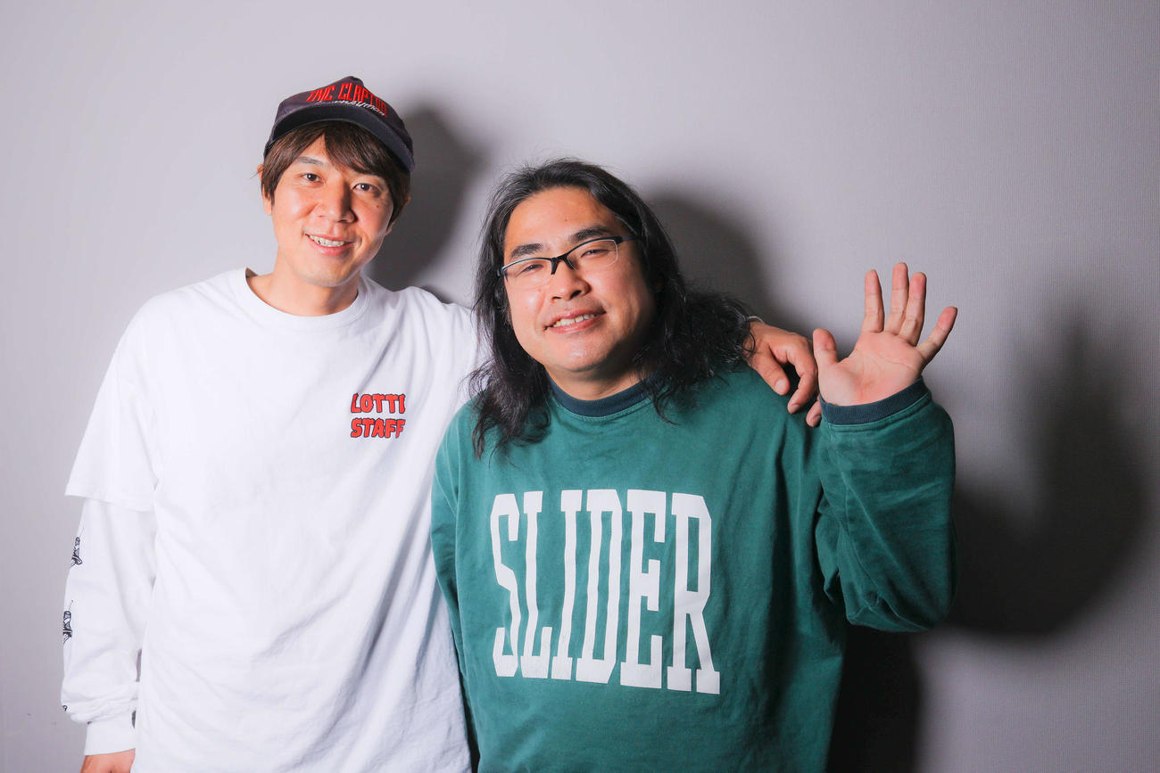 ロッチのコカドケンタロウ（左）と中岡創一（22年5月撮影）