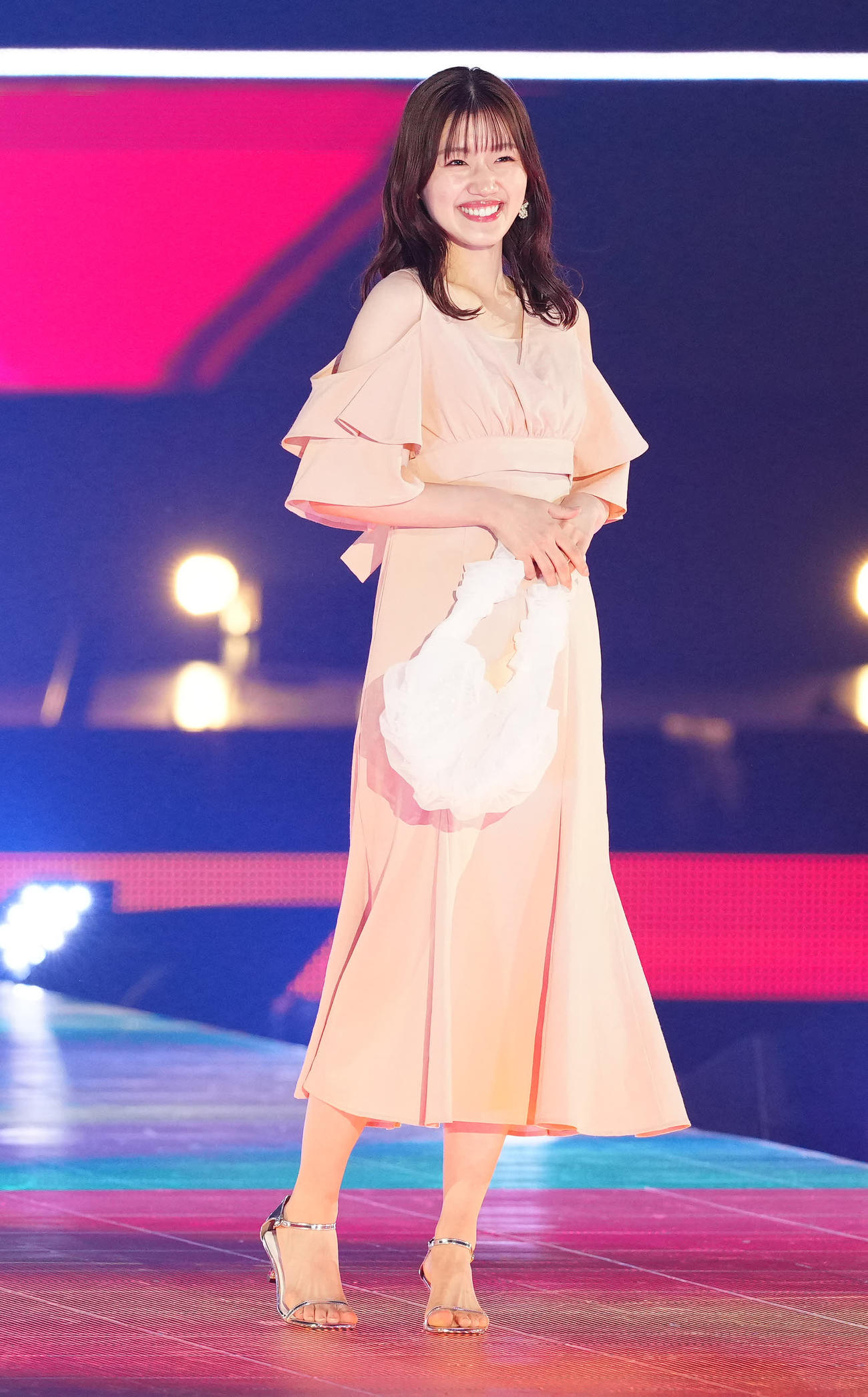 「Rakuten GirlsAward 2024 S／S」に登場する日向坂46の佐々木美玲（2024年5月撮影）