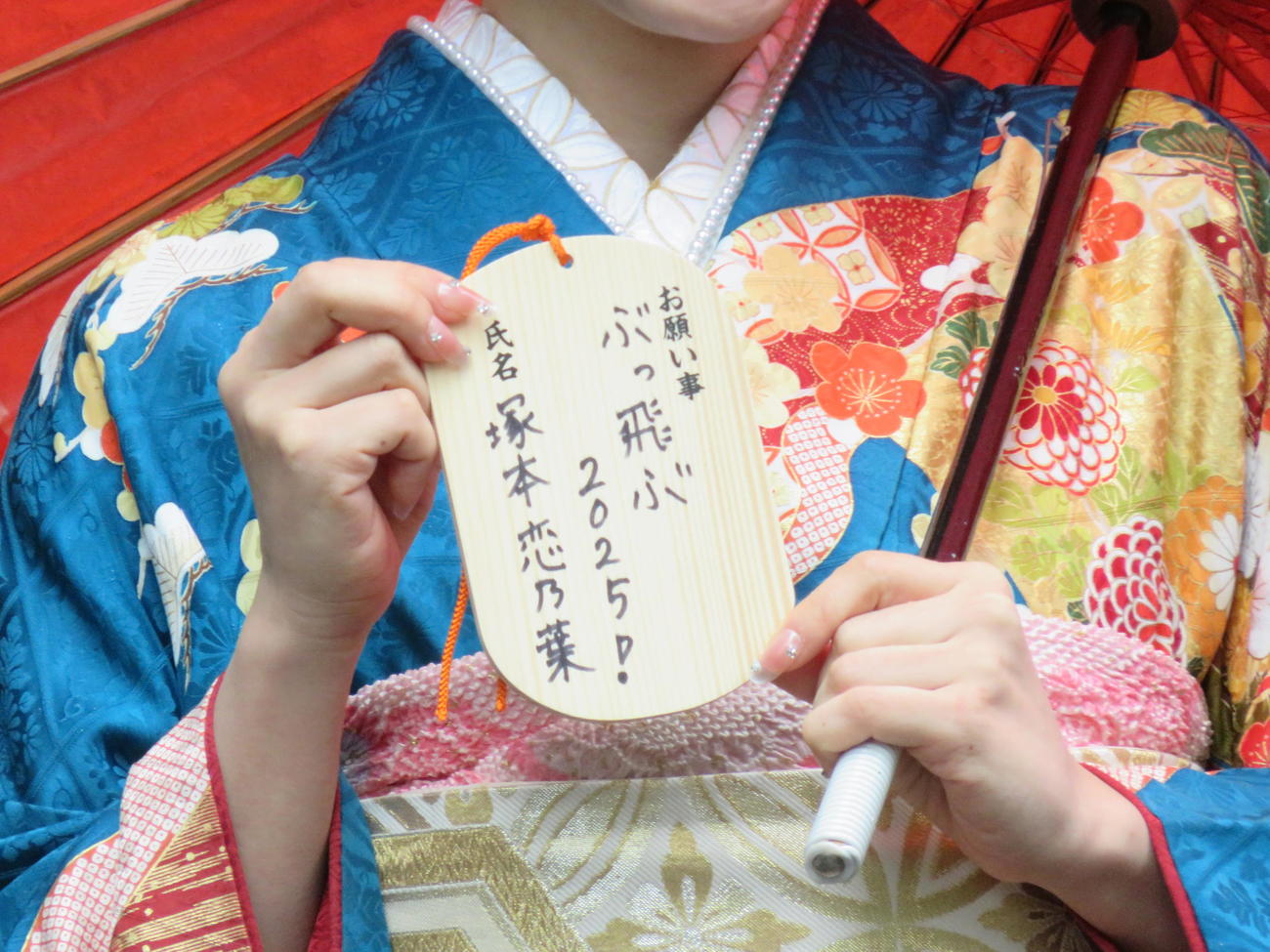 大円寺で絵馬にお願い事「ぶっ飛ぶ」と書き込んだ塚本恋乃葉