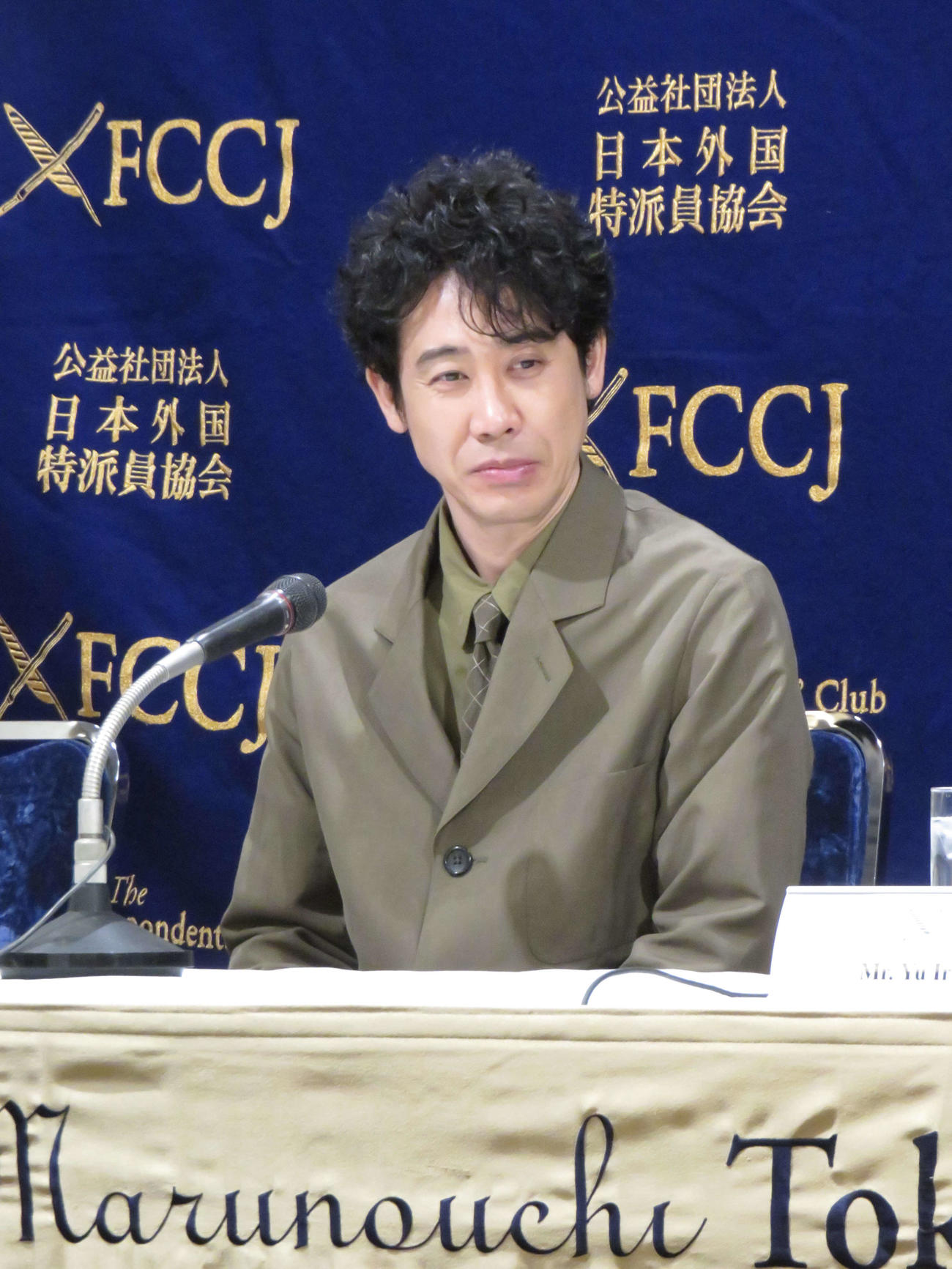主演映画「室町無頼」について会見を行う大泉洋