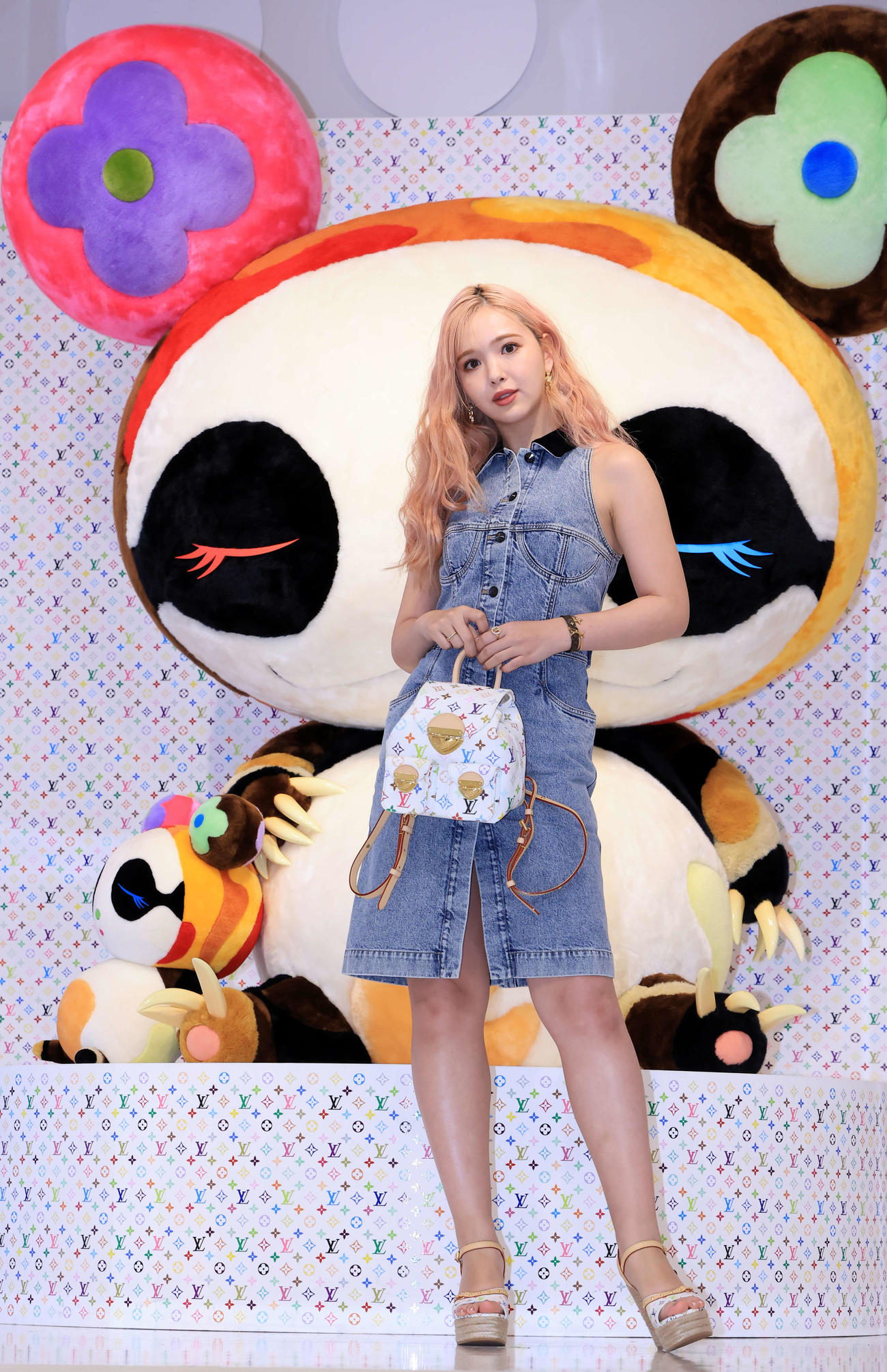 「LOUIS VUITTON×MURAKAMI」のフォトコールに登場した藤田ニコル（撮影・浅見桂子）