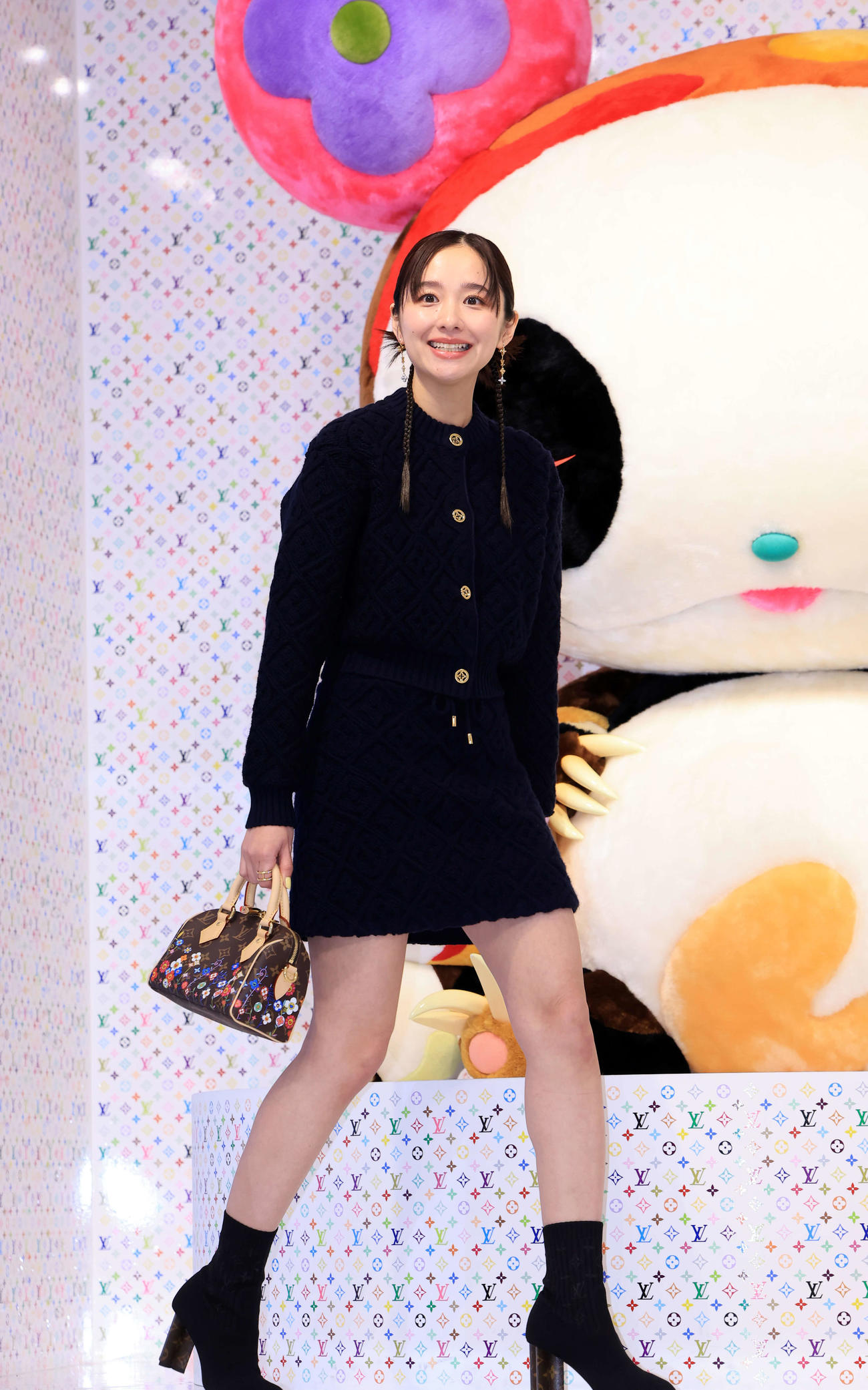 「LOUIS VUITTON×MURAKAMI」のフォトコールに登場した堀田真由（撮影・浅見桂子）