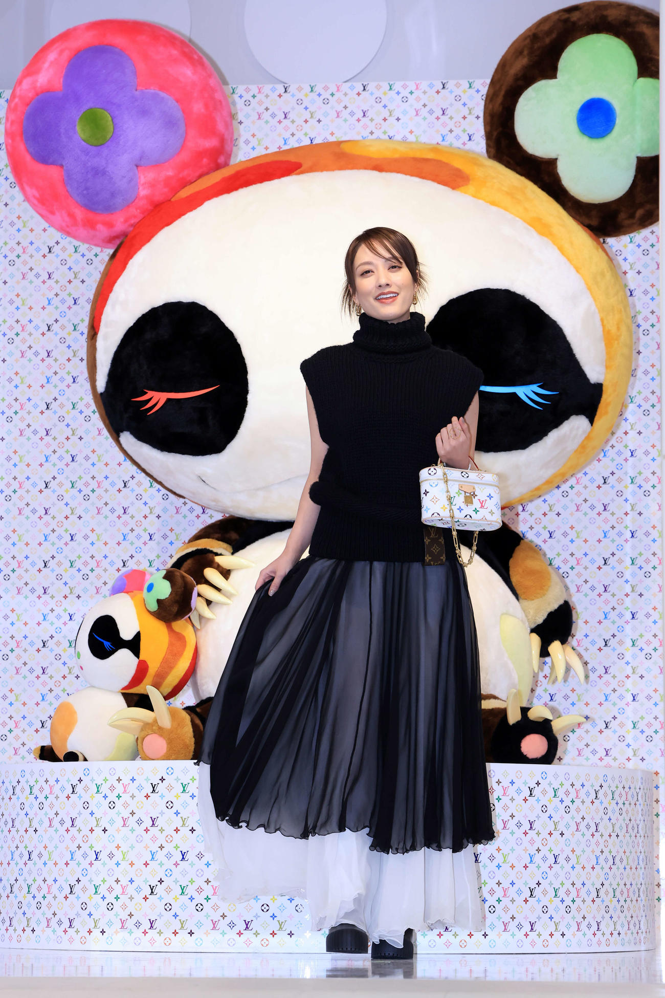 「LOUIS VUITTON×MURAKAMI」のフォトコールに登場した谷まりあ（撮影・浅見桂子）