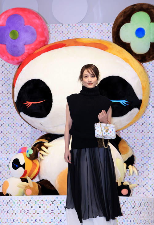 「LOUIS VUITTON×MURAKAMI」のフォトコールに登場した谷まりあ（撮影・浅見桂子）