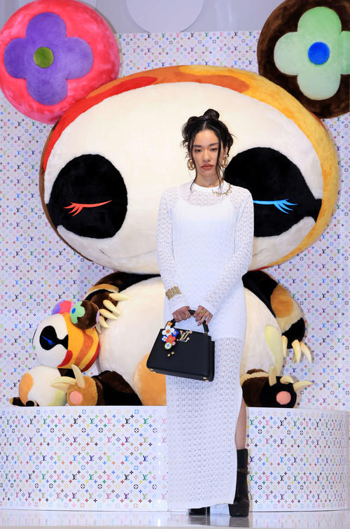 「LOUIS VUITTON×MURAKAMI」のフォトコールに登場したAwich（撮影・浅見桂子）