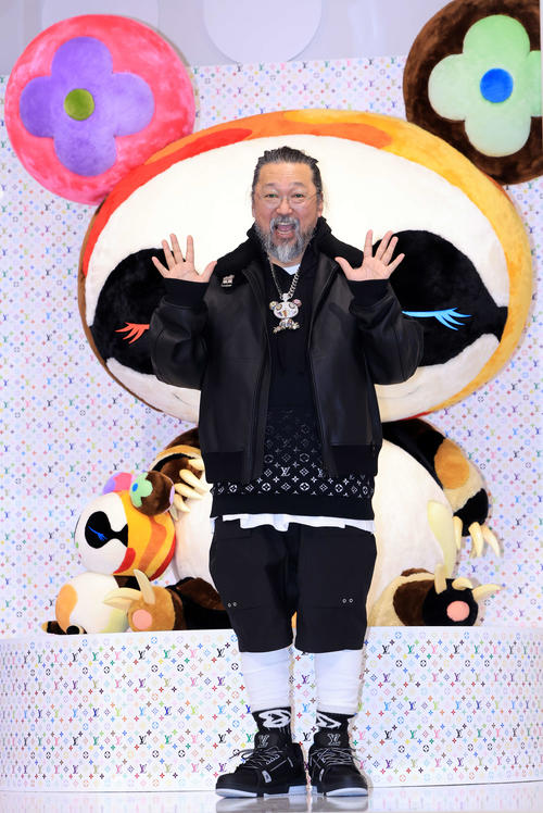 「LOUIS VUITTON×MURAKAMI」のフォトコールに登場した村上隆氏（撮影・浅見桂子）