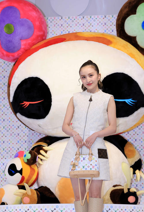 「LOUIS VUITTON×MURAKAMI」のフォトコールに登場した百田夏菜子（撮影・浅見桂子）