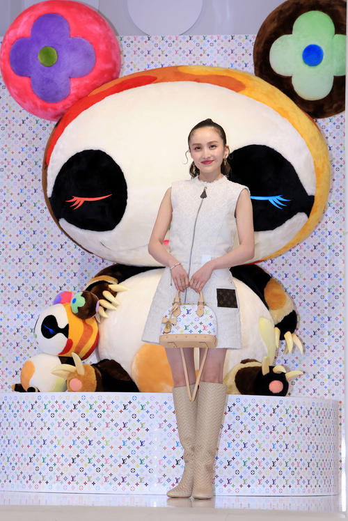 「LOUIS VUITTON×MURAKAMI」のフォトコールに登場した百田夏菜子（撮影・浅見桂子）