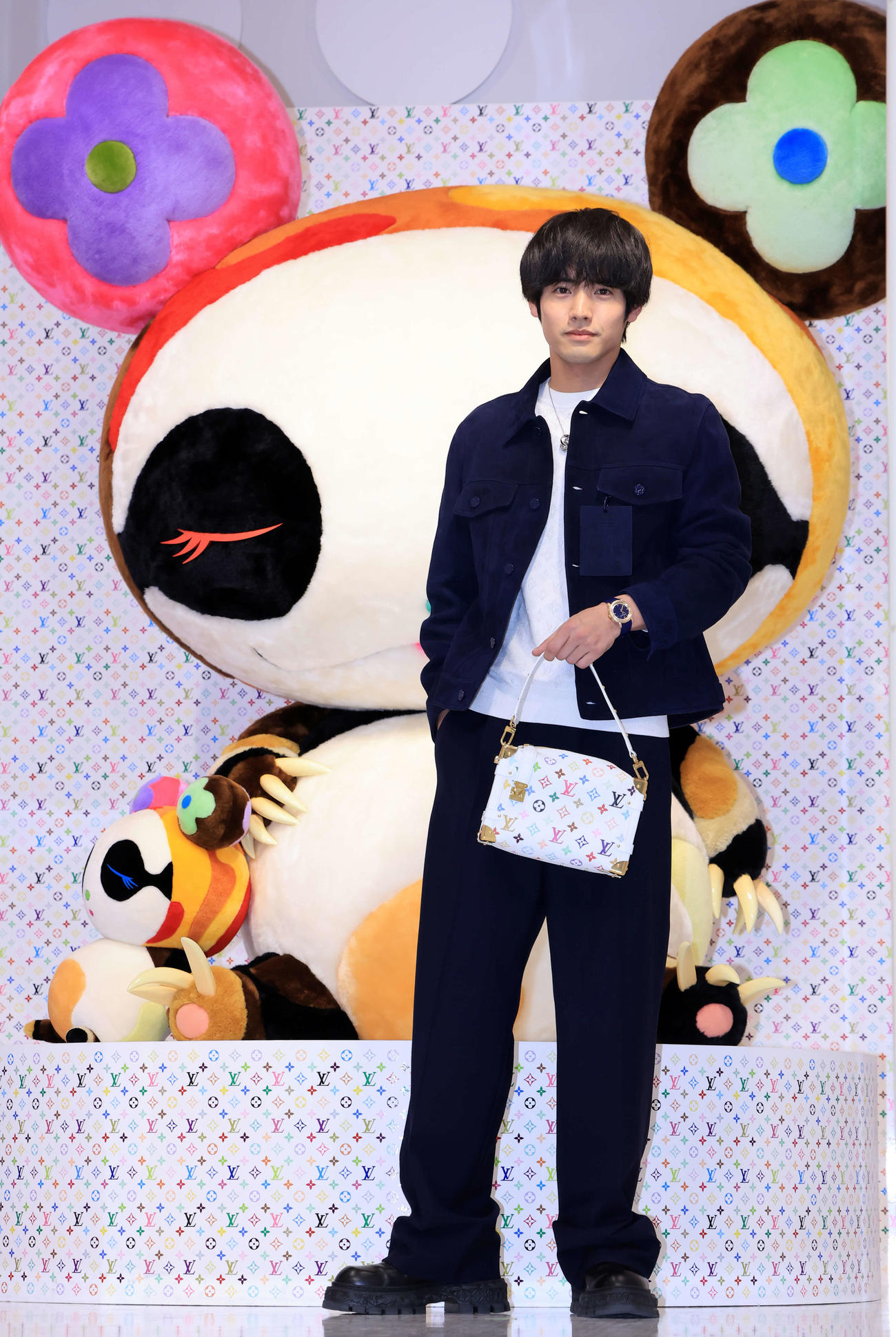 「LOUIS VUITTON×MURAKAMI」のフォトコールに登場した赤楚衛二（撮影・浅見桂子）