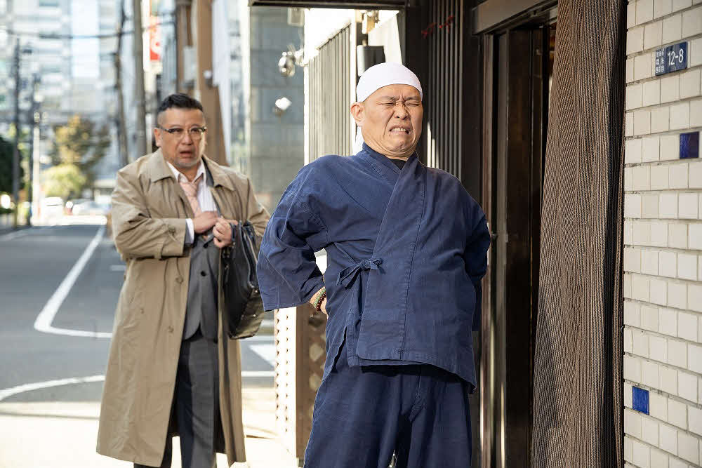「桃色探訪～伝説の風俗～」第18弾の東京・錦糸町北口編に出演するケンドーコバヤシ（左）と千原せいじ