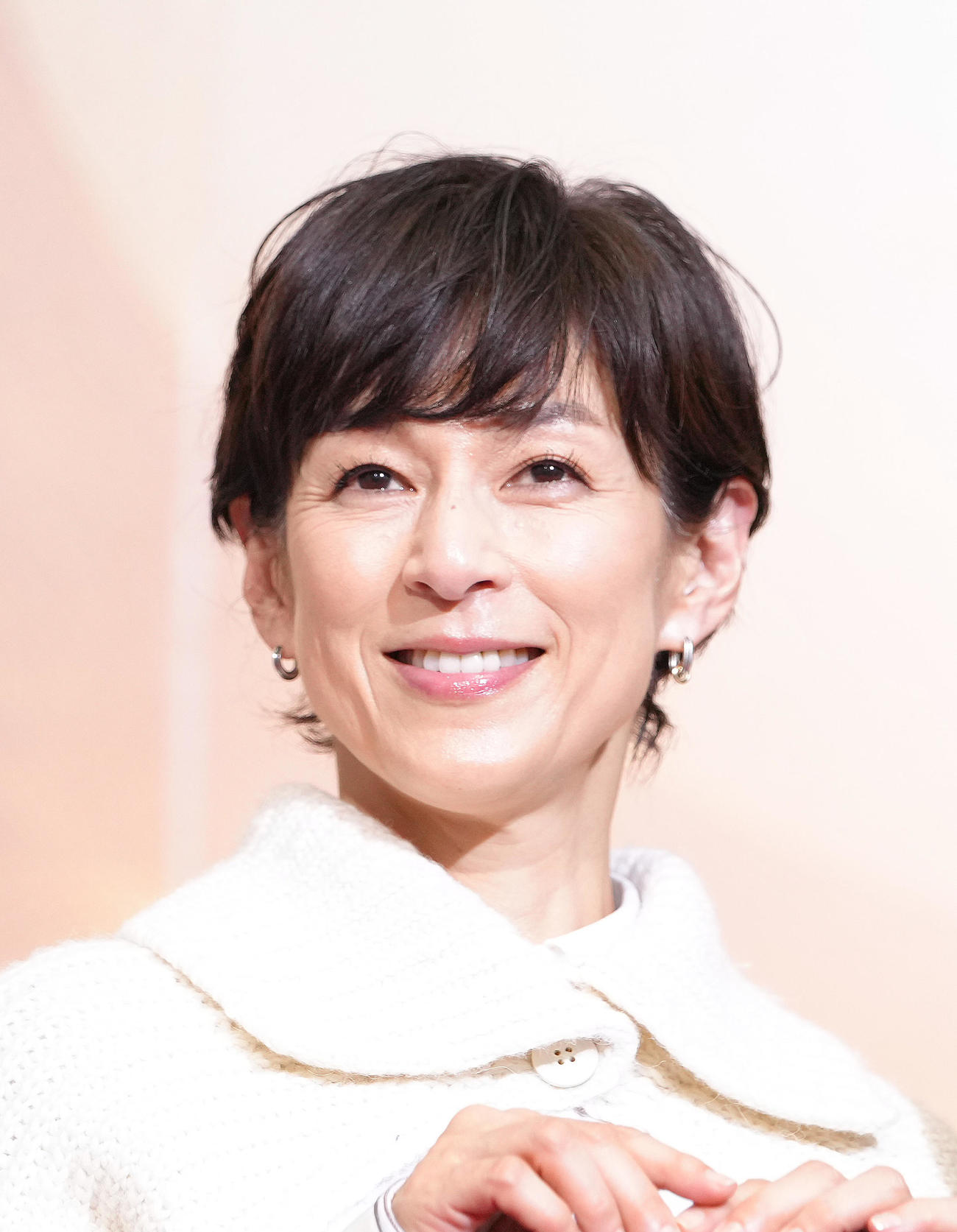 テレビ朝日系ドラマ「プライベートバンカー」の会見に登場した鈴木保奈美＝2025年1月9日　顔写真