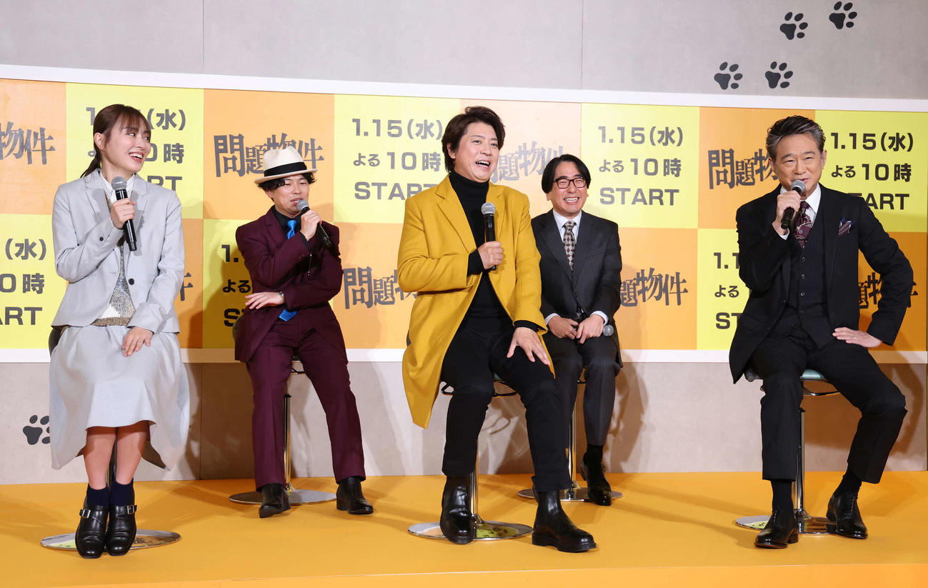 トークで盛り上がる、左から内田理央、浜野謙太、上川隆也、本多力、船越英一郎（撮影・丹羽敏通）