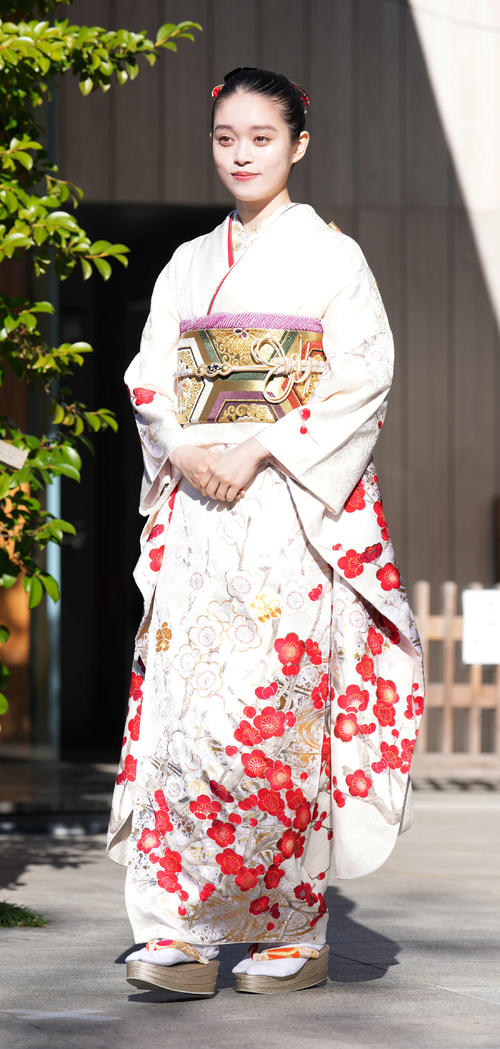 「ばけばけ」ヒロイン髙石あかり「４日に１回自分にご褒美を…」晴れ着姿で抱負語る