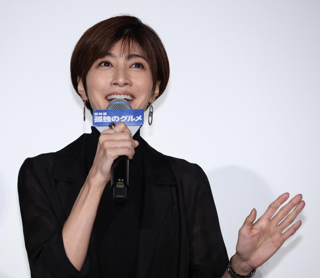 東京・千代田区　TOHOシネマズ日比谷　映画「孤独のグルメ」初日舞台あいさつを行う内田有紀（撮影・中島郁夫）