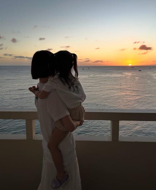 篠田麻里子、子連れ初海外 母娘おそろコーデ披露「ドキドキだったけど