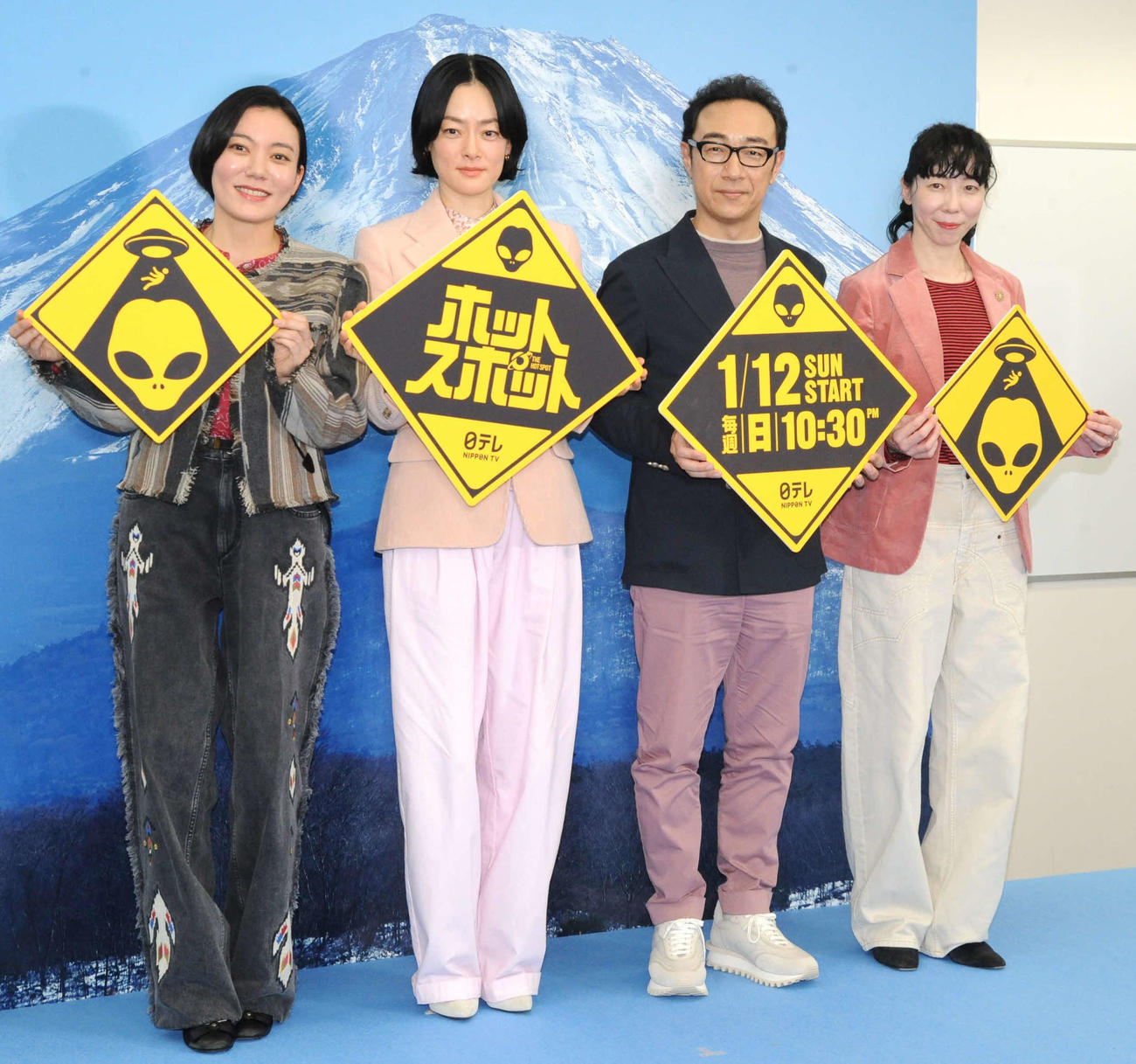 日本テレビ系主演連続ドラマ「ホットスポット」制作会見に出席した、左から鈴木杏、市川実日子、角田晃広、平岩紙