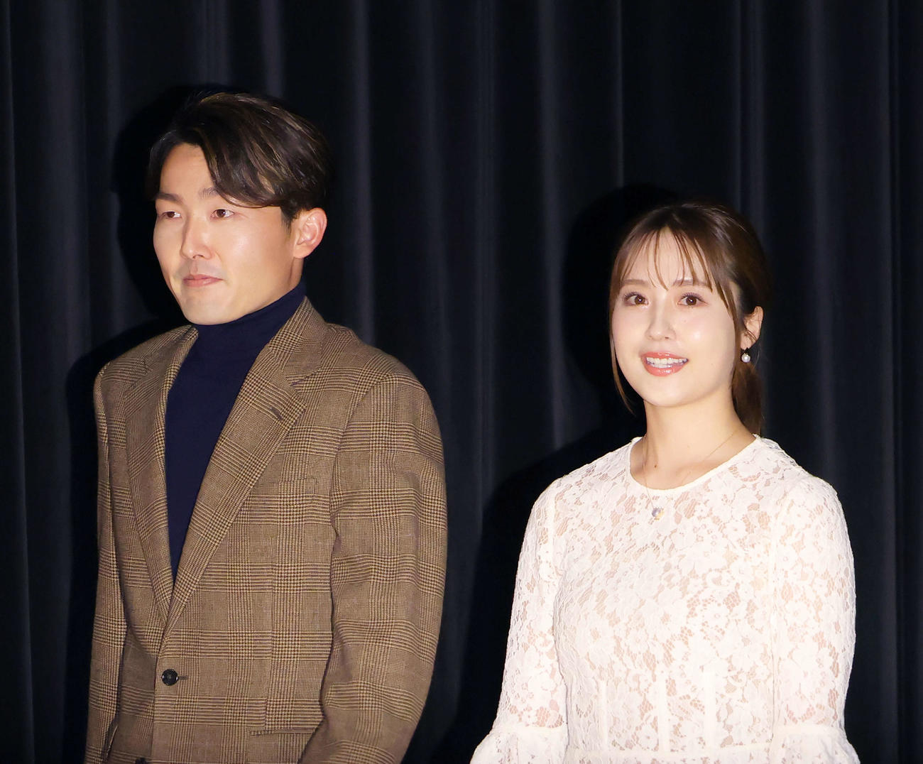 西武源田壮亮と衛藤美彩（2022年撮影）