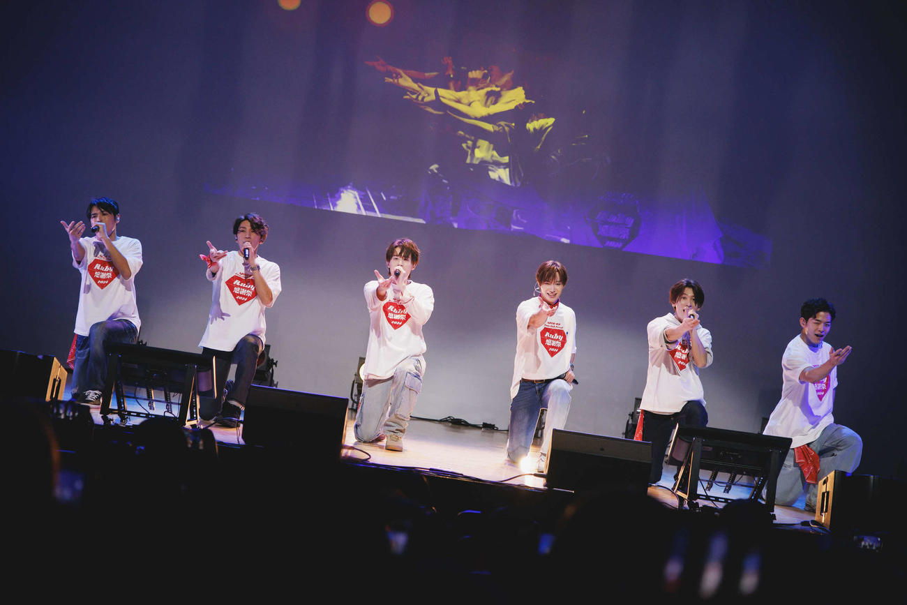 ファンクラブイベント「Ruby感謝祭2024」を行ったSHOW－WA。左から青山隼、山本佳志、向山毅、塩田将己、寺田真二郎、井筒雄太