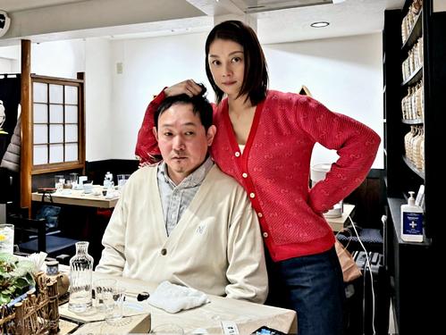 50歳芸人、小池栄子と体密着濃厚2S公開にX「全神経集中」「ご褒美