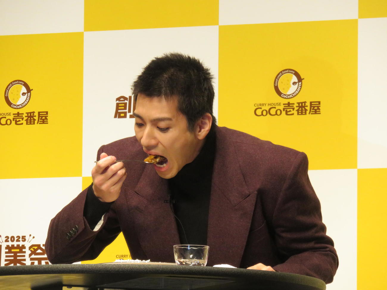 カレーハウスCoCo壱番屋の監修メニューを実食する山田裕貴
