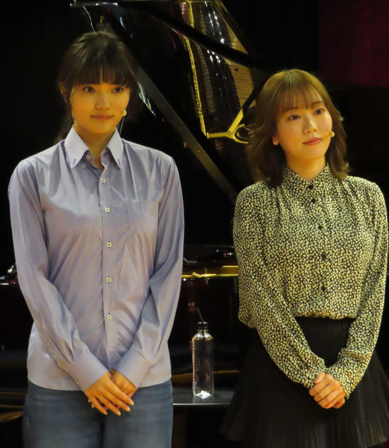 朗読劇「ピーター・パンとウェンディ」の公開稽古を行った由薫（左）菜々香