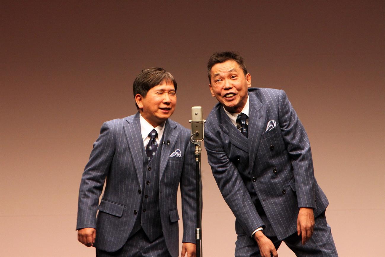 爆笑問題の田中裕二（左）と太田光