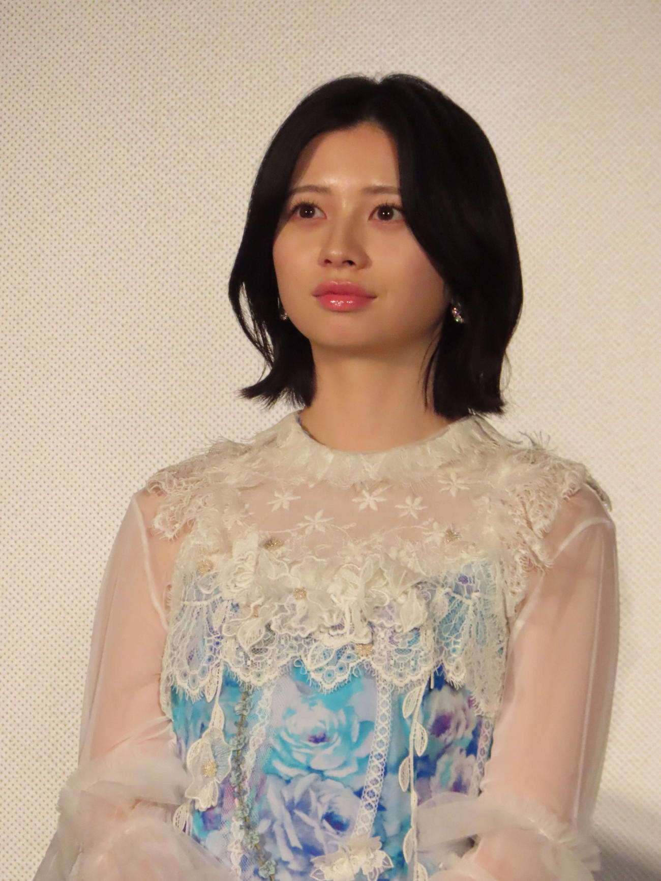 映画「大きな玉ねぎの下で」完成披露舞台あいさつに出席した桜田ひより