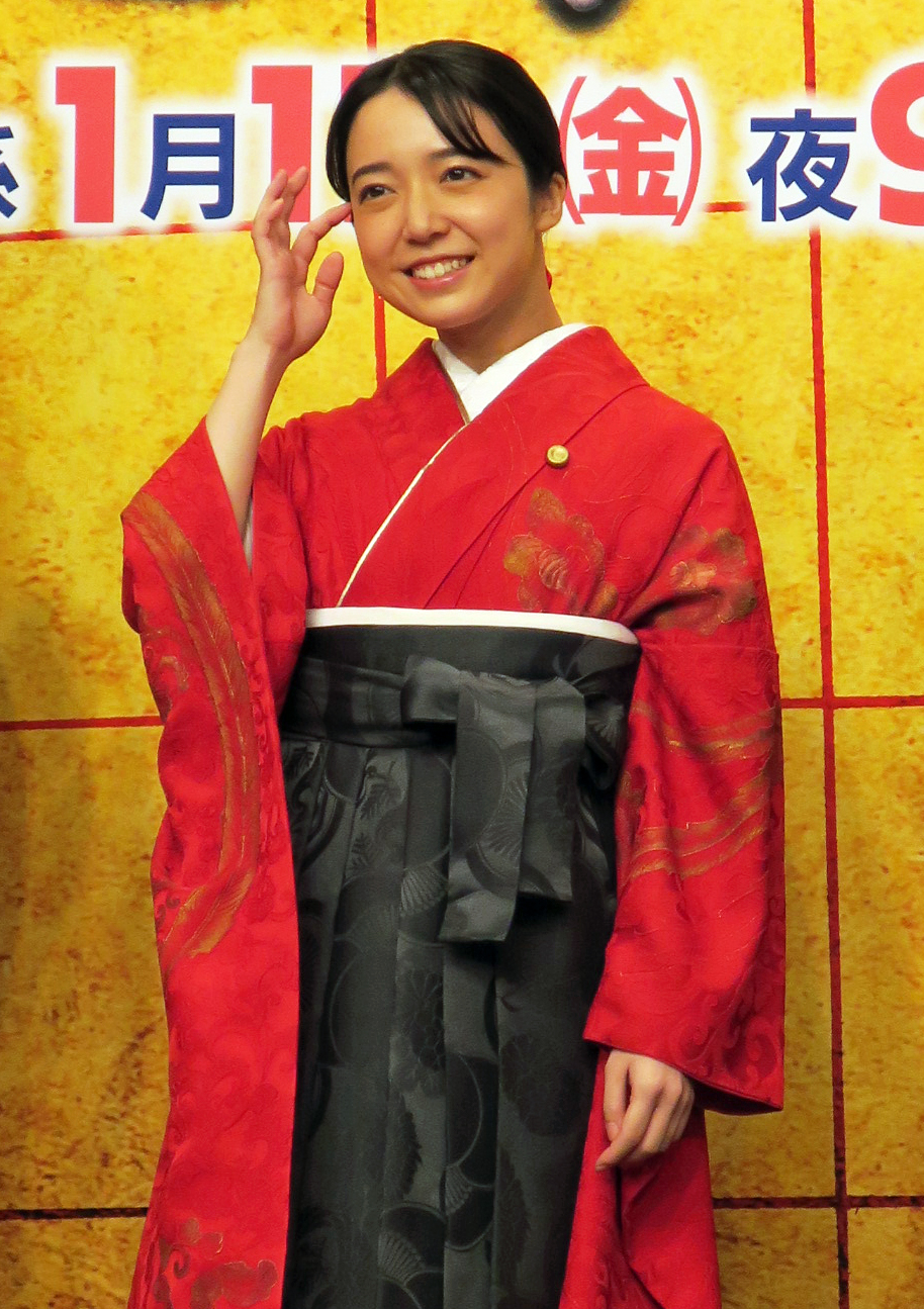 主演するテレビ東京系ドラマ9「法廷のドラゴン」記者会見に登場した上白石萌音