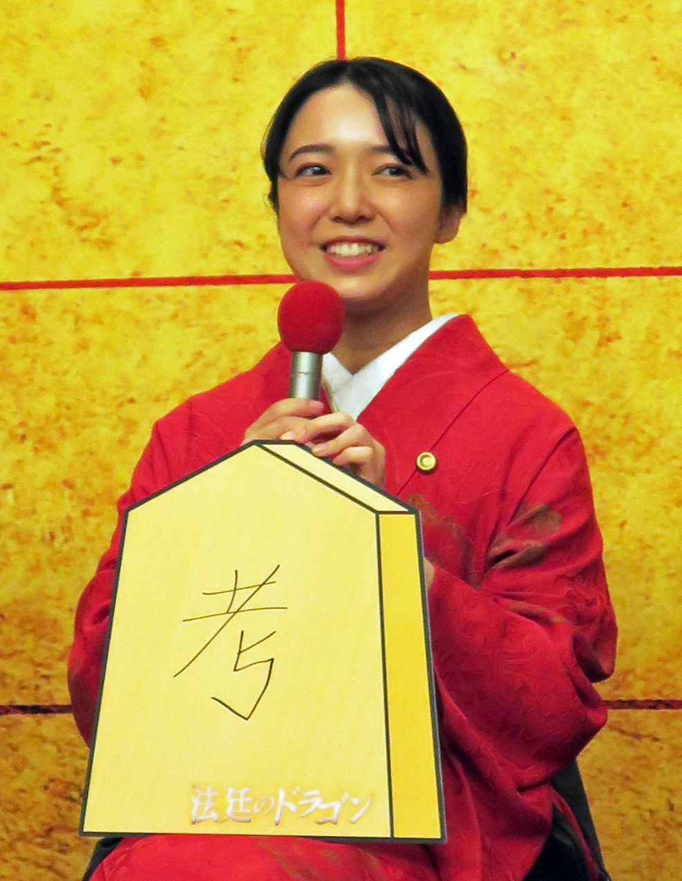 主演するテレビ東京系ドラマ9「法廷のドラゴン」記者会見に登場した上白石萌音
