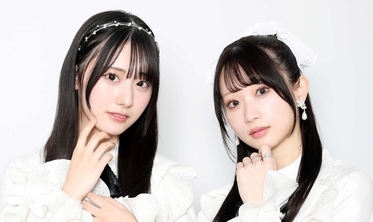 デビュー曲「ILU」を発表するRain Treeの綾瀬ことり（左）と橋本真希（撮影・鈴木正人）