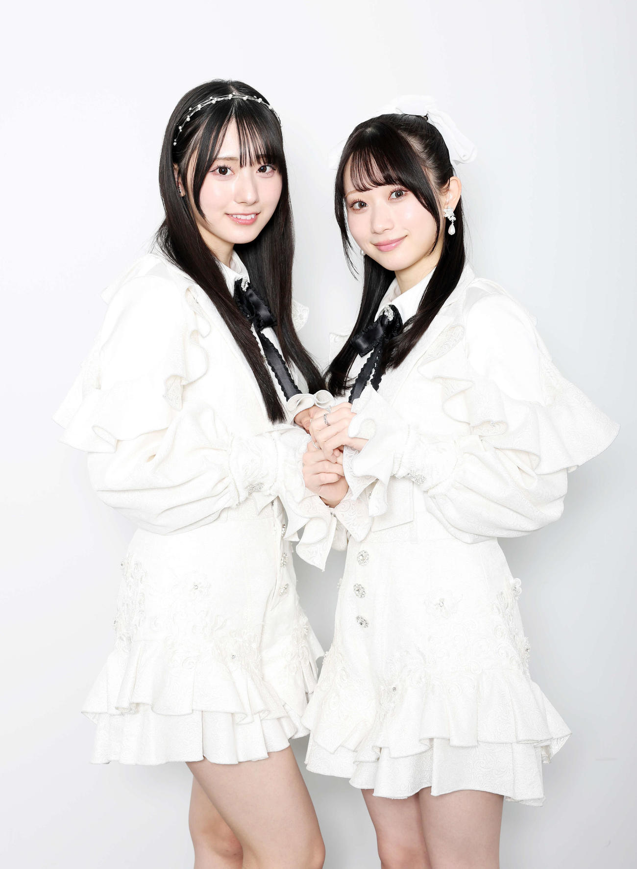デビュー曲「ILU」を発表するRain Treeの綾瀬ことり（左）と橋本真希（撮影・鈴木正人）