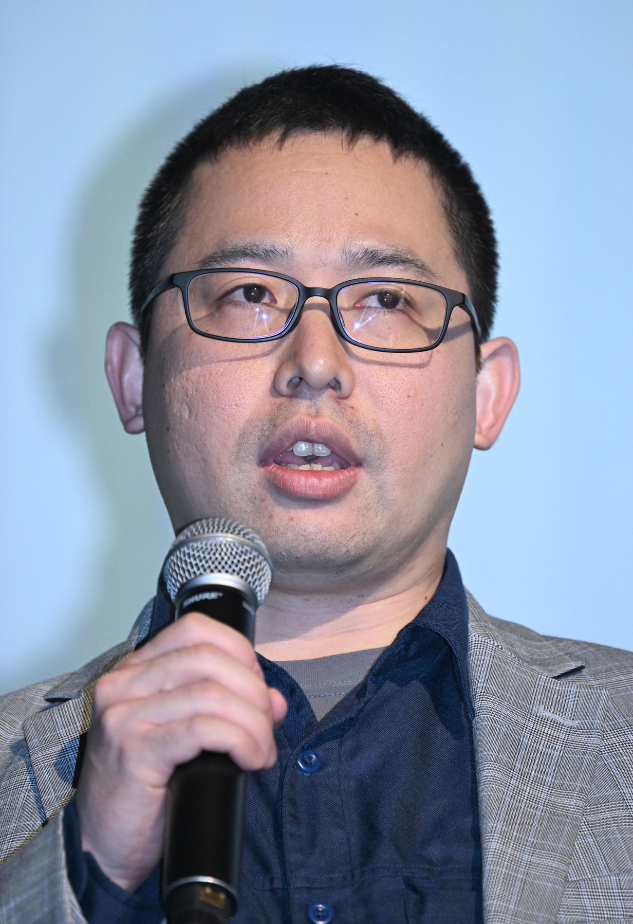 東映ラインナップ発表会であいさつする「ペリリュー－楽園のゲルニカ」の久慈悟郎監督（撮影・千葉一成）