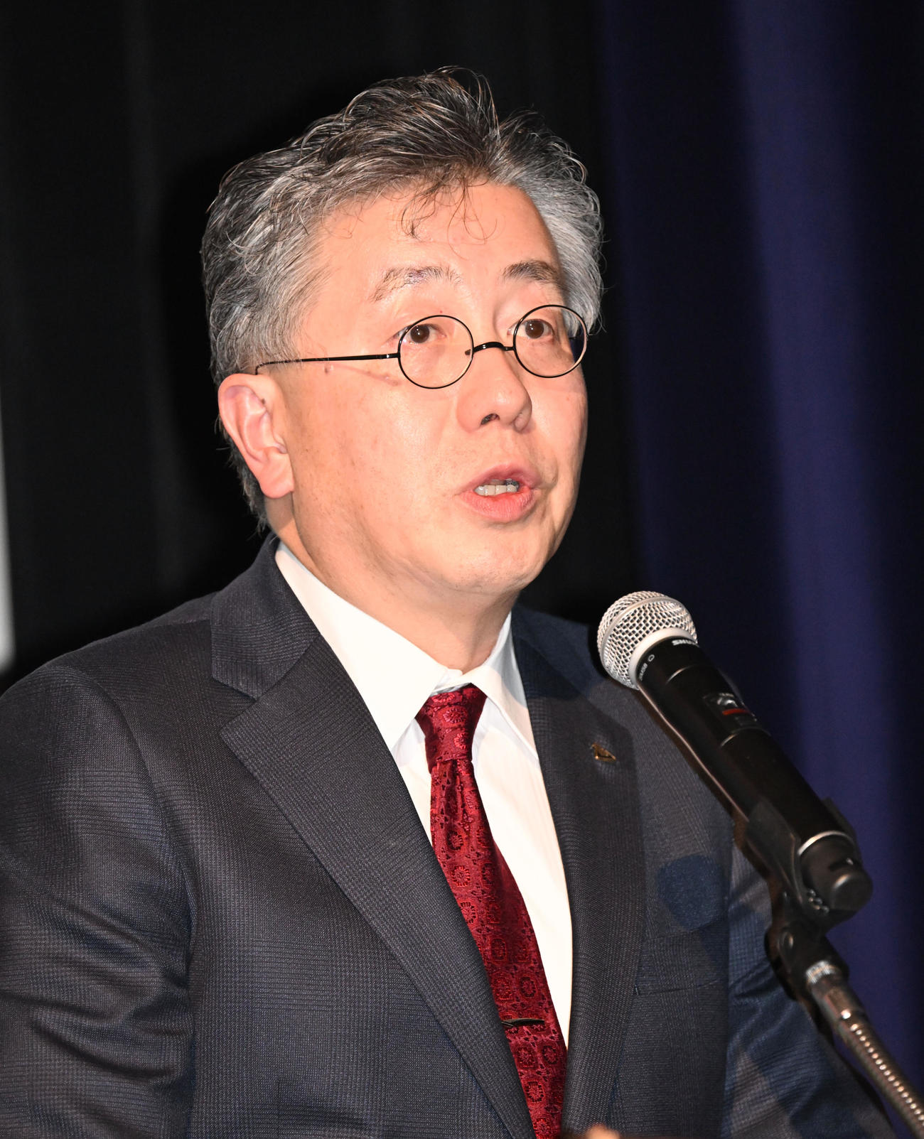 東映ラインナップ発表会であいさつする東映の吉村文雄社長（撮影・千葉一成）