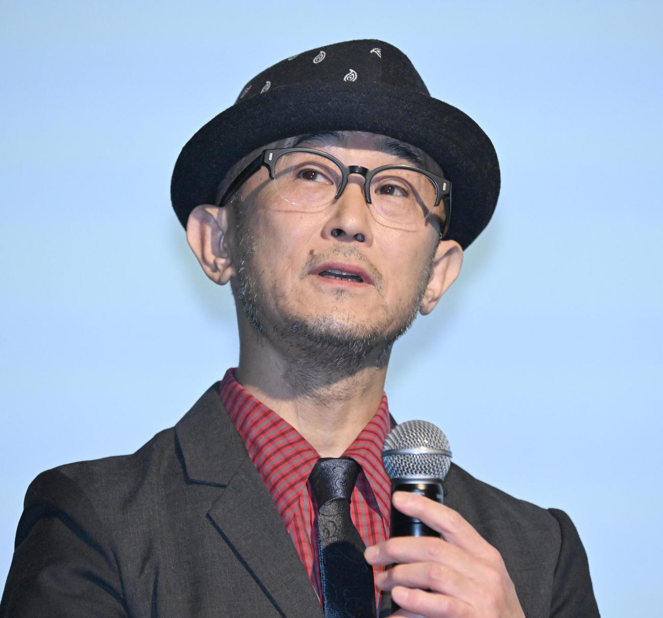 東映ラインナップ発表会であいさつする「花まんま」の前田哲監督（撮影・千葉一成）