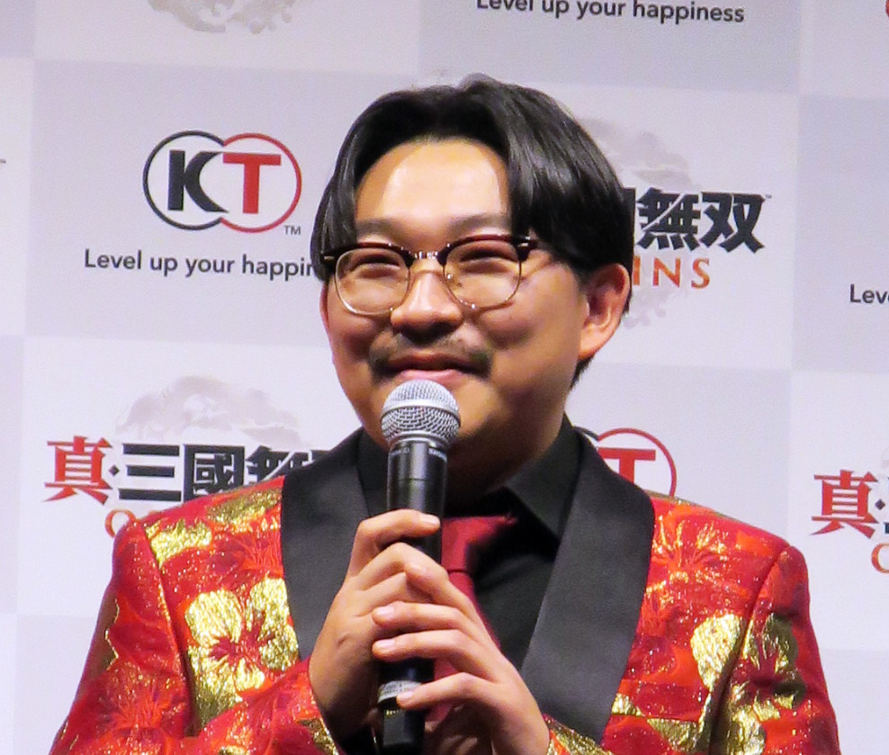 新作ゲーム「真・三國無双ORIGINS」完成発表会に登場したオズワルド伊藤俊介