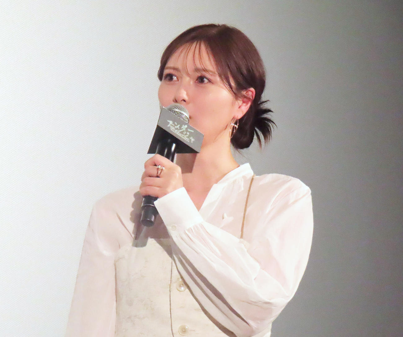 映画「アンダーニンジャ」高校生限定試写会に登壇した白石麻衣
