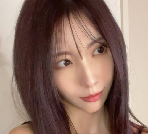 26歳差婚４児の母モデル、「夜中４時間吐き続け…」体調不良で救急搬送「みんなも気をつけて」