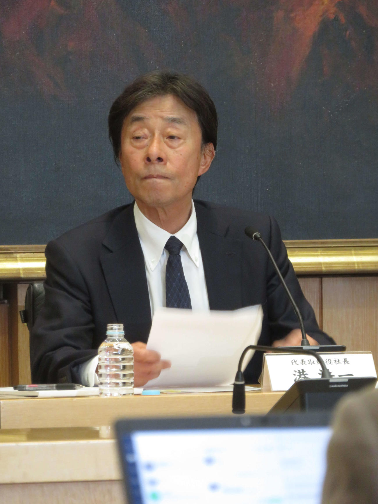 定例会見に出席したフジテレビ港浩一社長