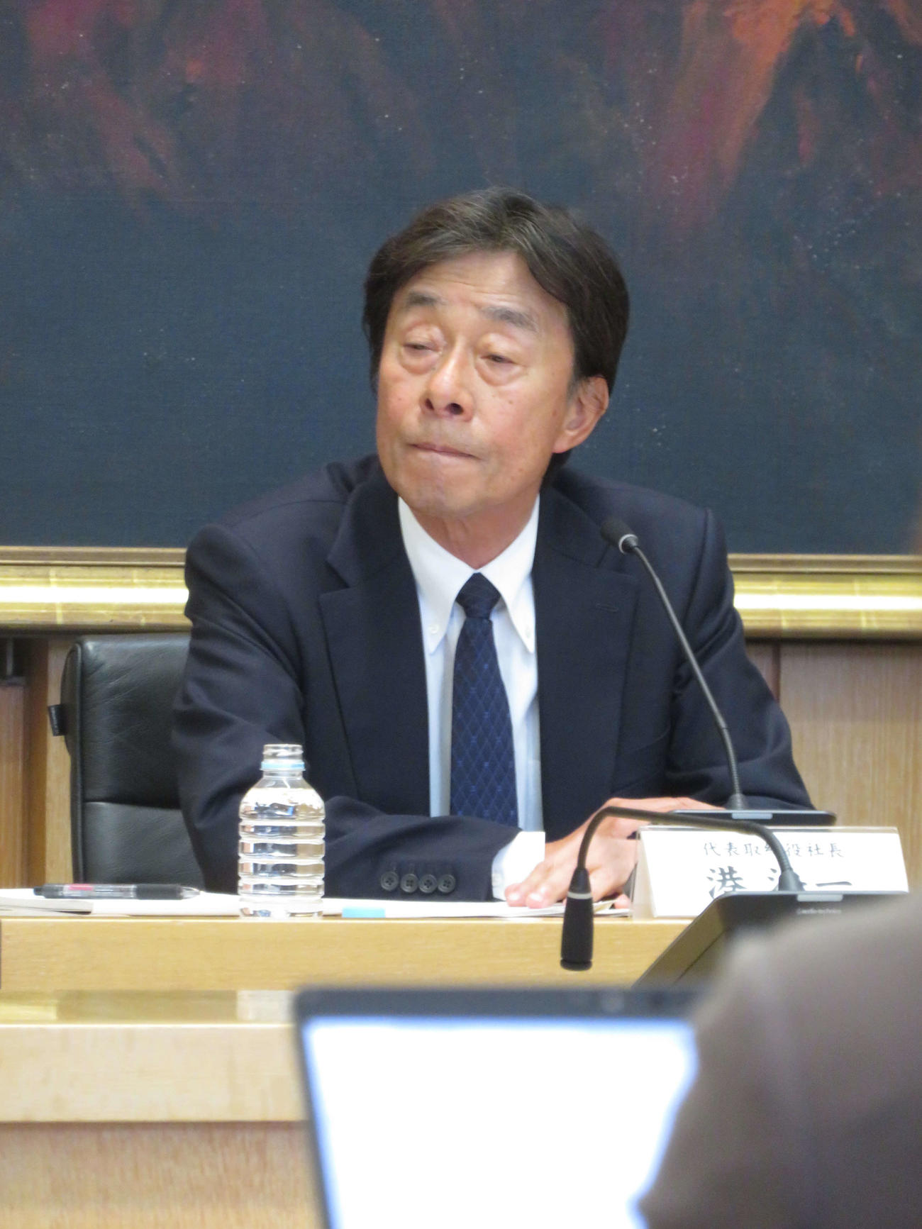 定例会見に出席したフジテレビ港浩一社長