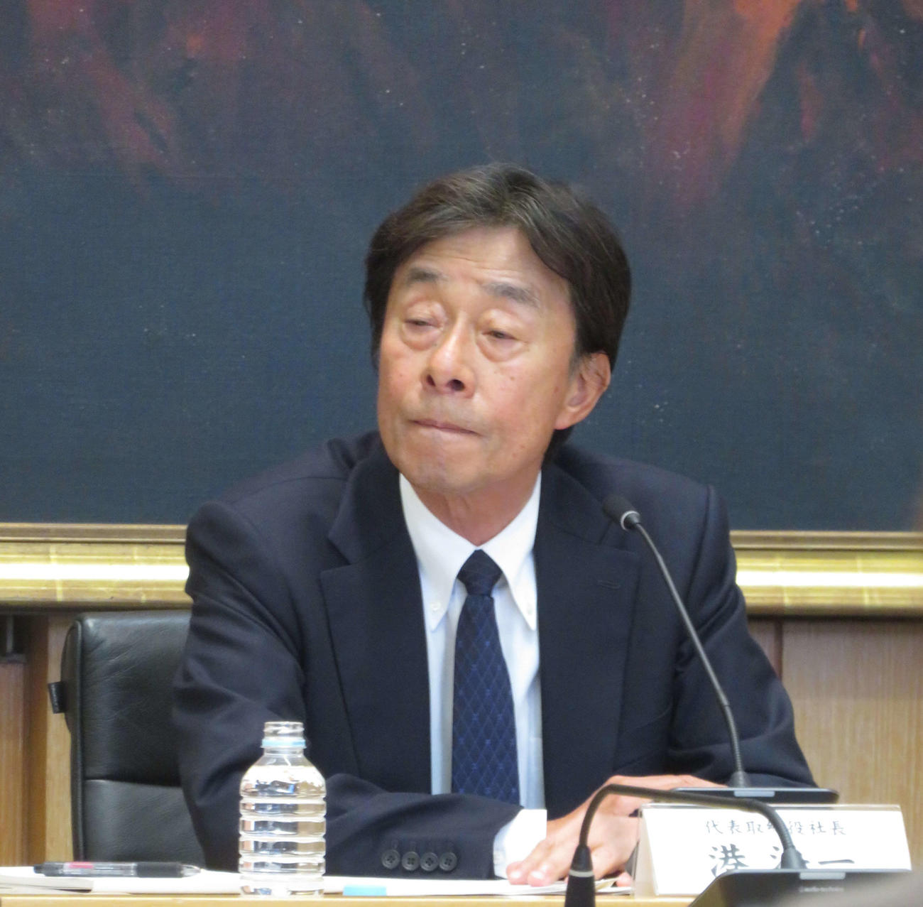 定例会見に出席したフジテレビ港浩一社長