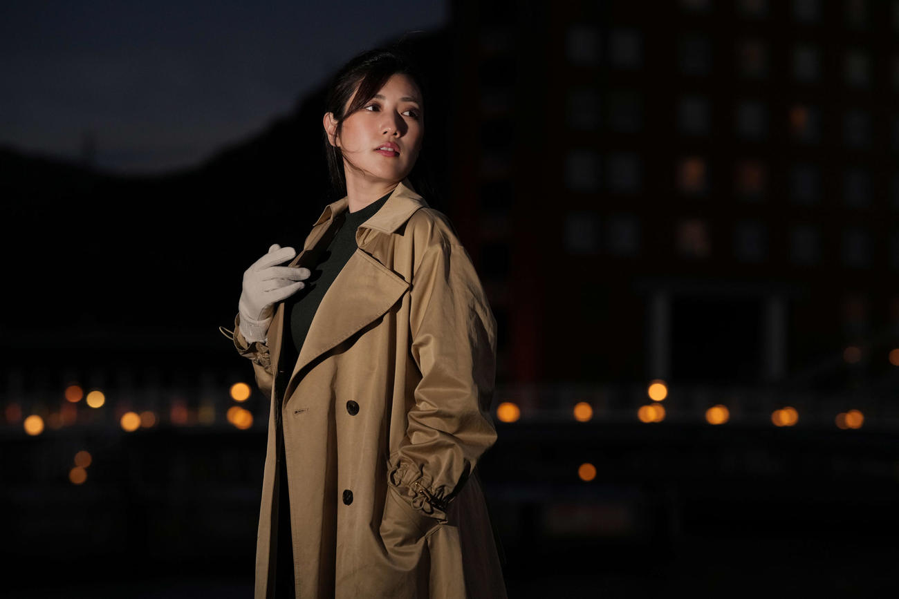 草野綾の10枚目DVD「Update」。地元の北九州・門司港で大人の魅力を披露