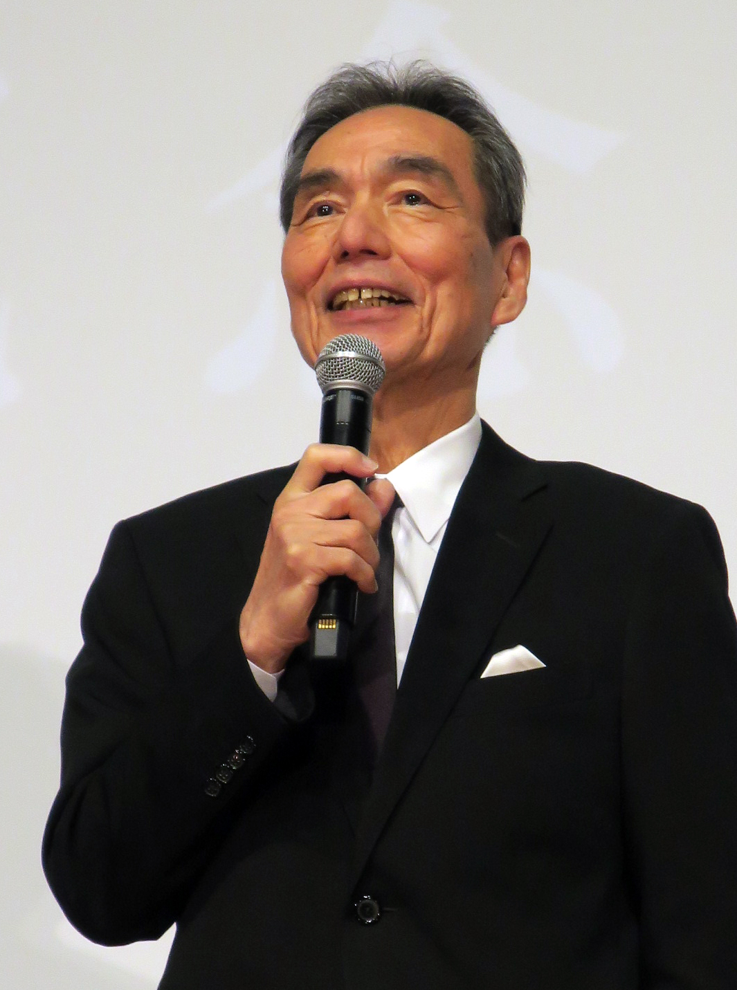 主演映画「敵」の公開記念舞台あいさつに登場したた長塚京三